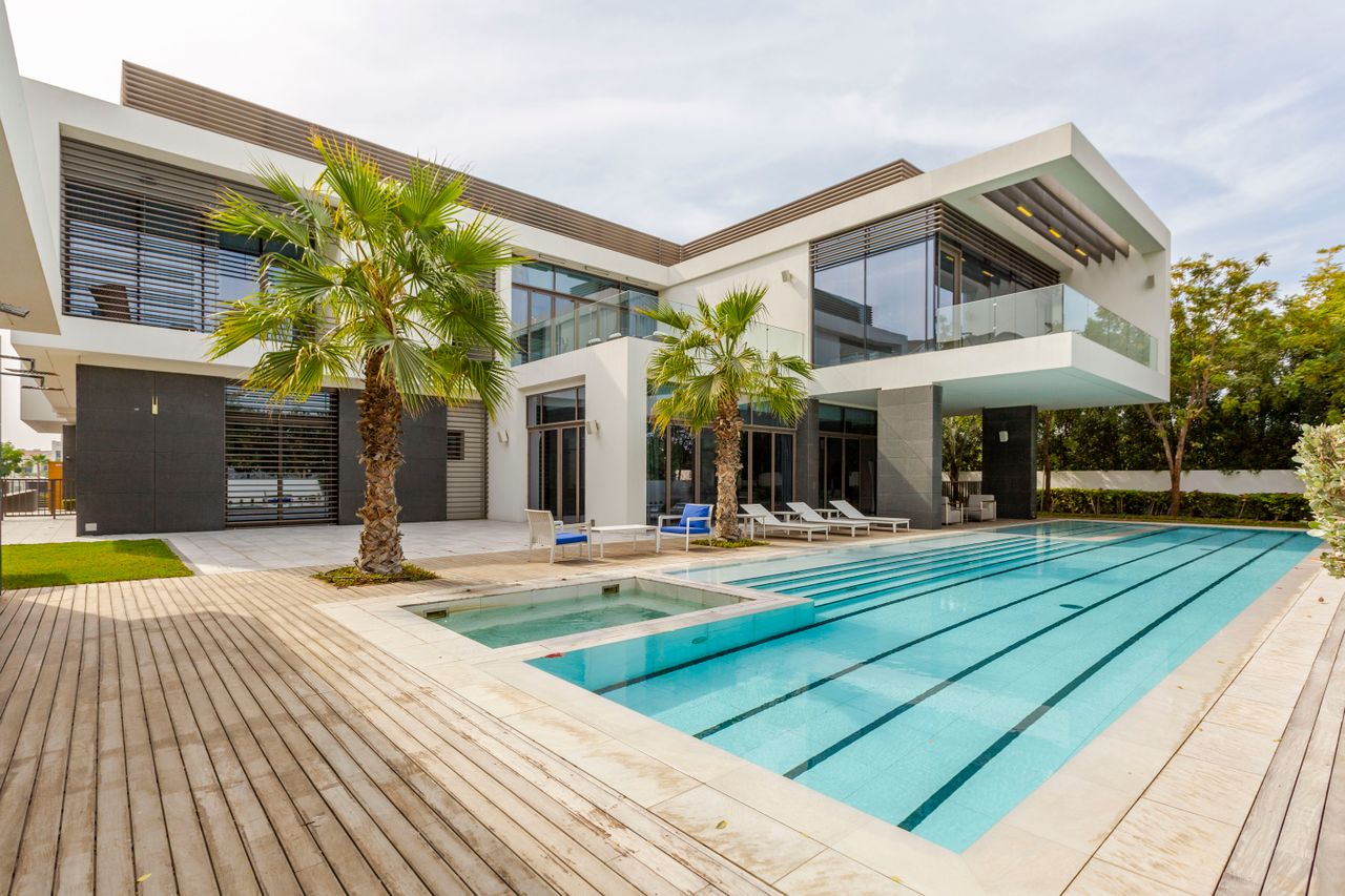 Villa property representing common uses of property bridging loans in the UK